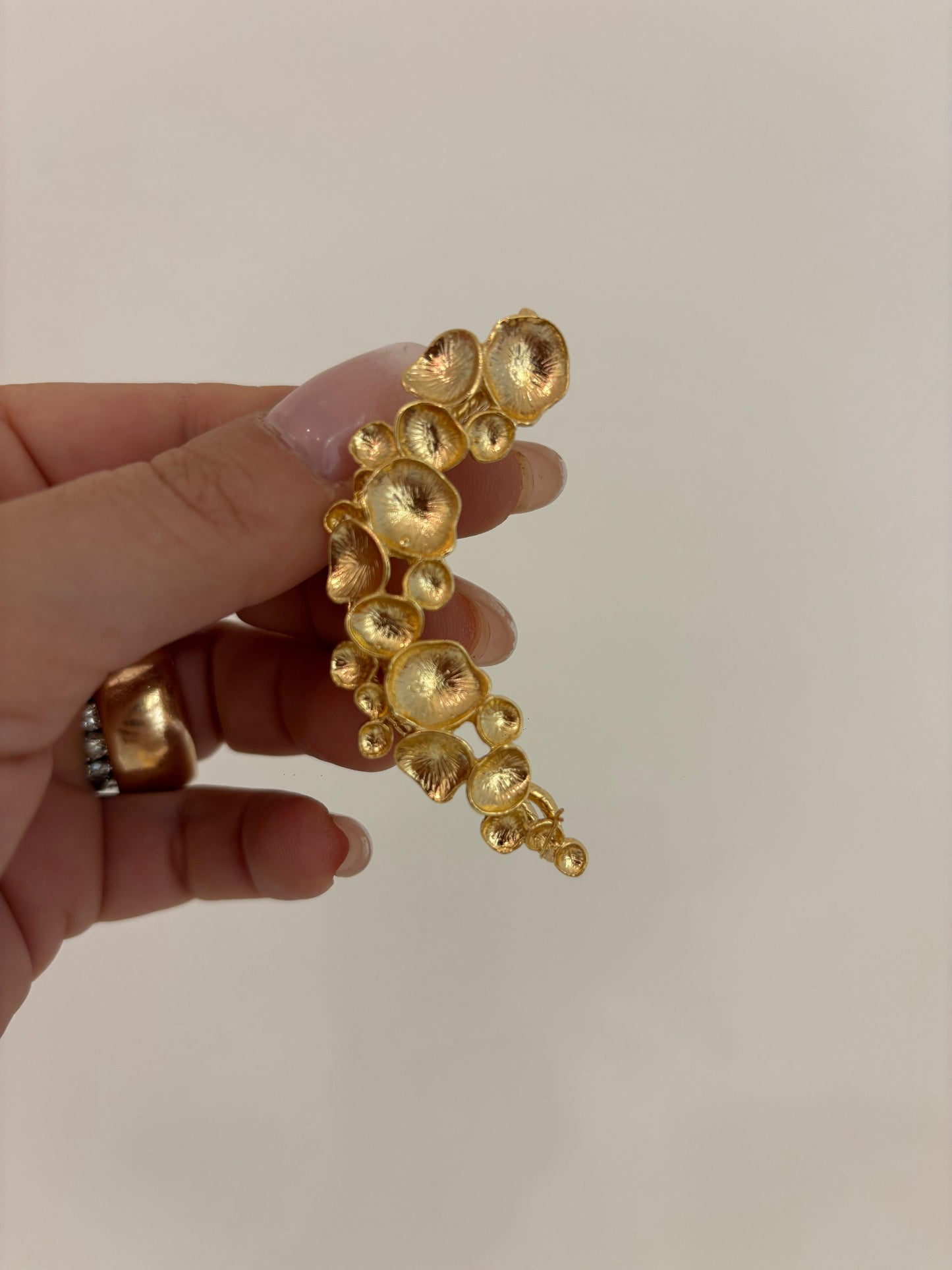 EARCUFF