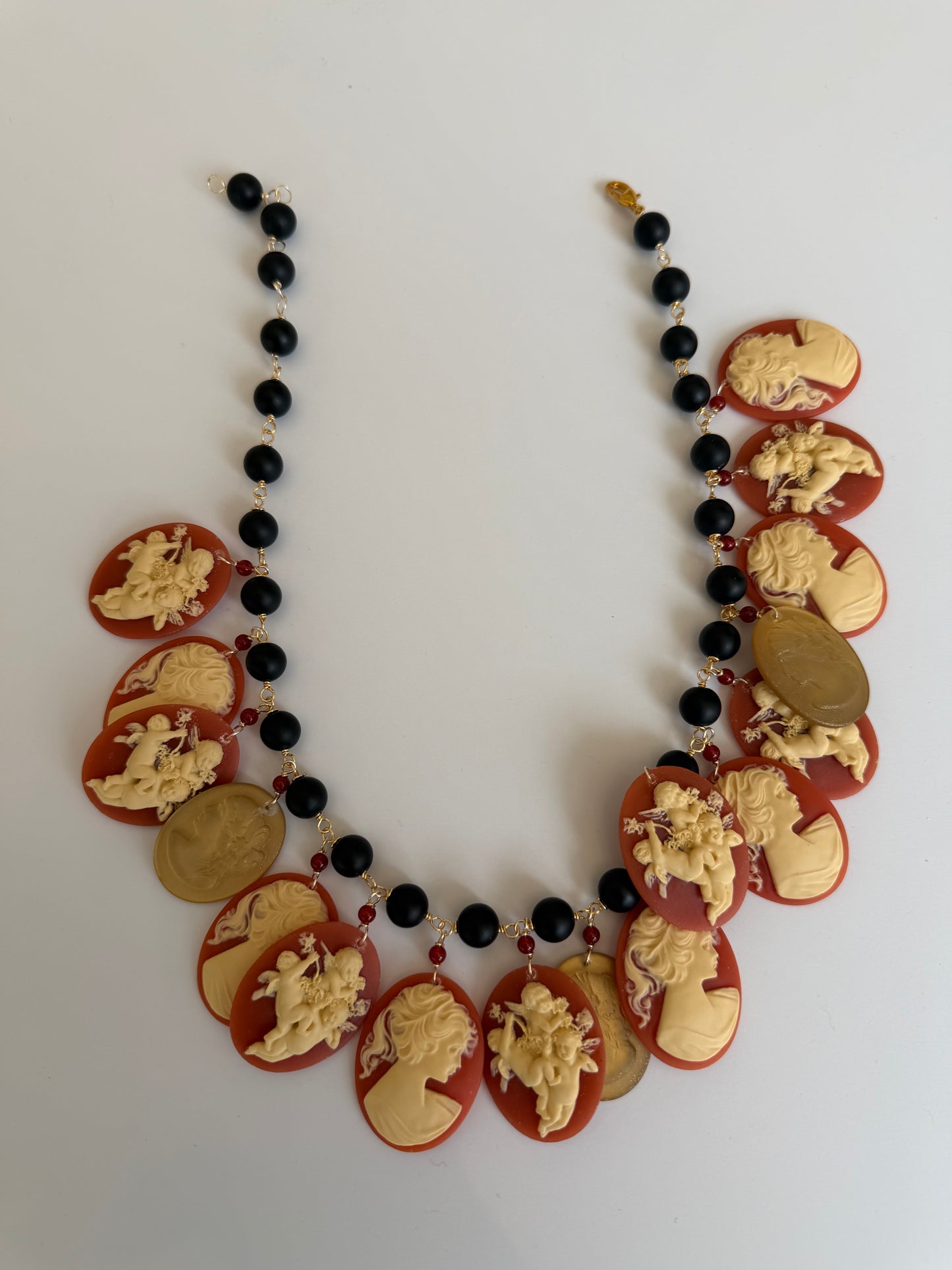 COLLANA CIONDOLI CAMMEO IN RESINA